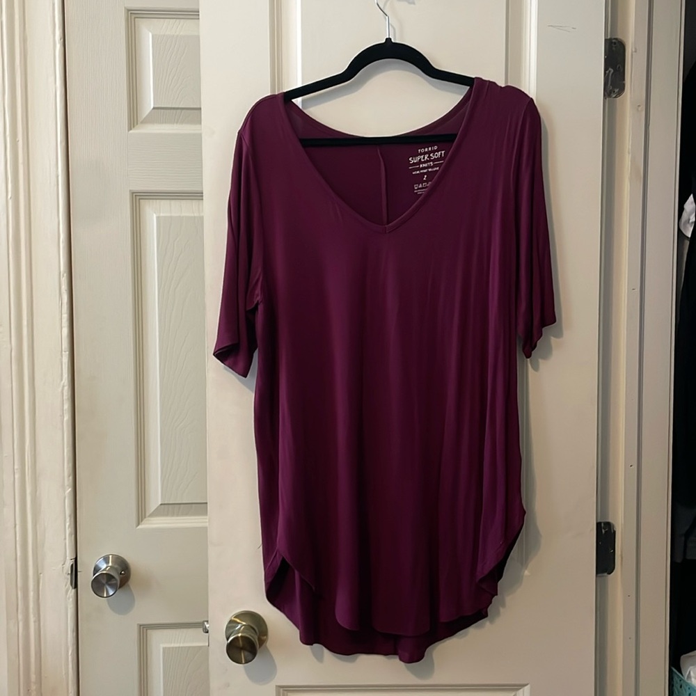 Torrid Super Soft Knits Burgundy shirt.

Size 2 (18-20).

Tunic length.
